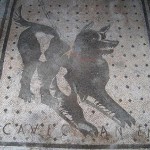 Римская мозаика с изображением черного пса на цепи и надписью «Cave Canem», что в переводе с латыни означает «Бойся собаки»