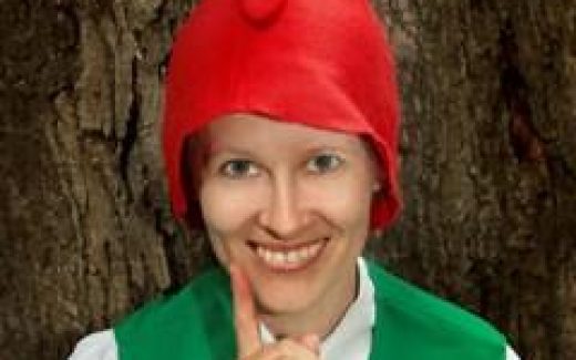 весело в костюме гнома