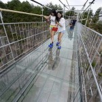300-метровый стеклянный мост в Китае