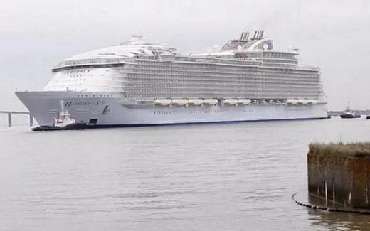 Гармония морей - самое большое пассажирское судно