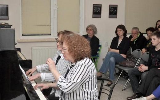 Елена Антонец и Людмила Скрынник. Музыка для мебели