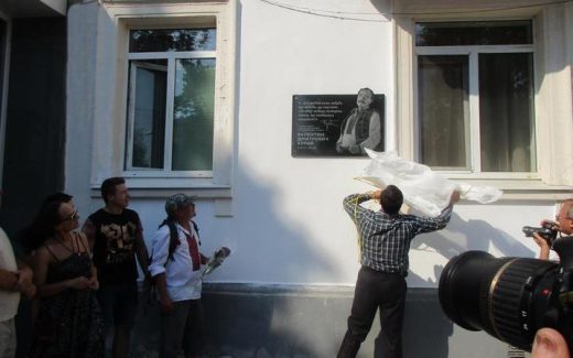 Мемориальная доска Валентин Бурый