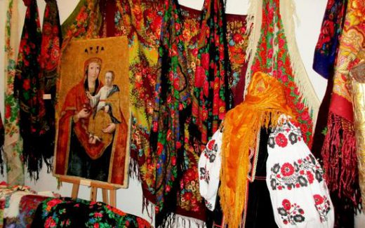 хустки, платки в художественном музее им. Онацкого