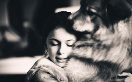 девушка и собака