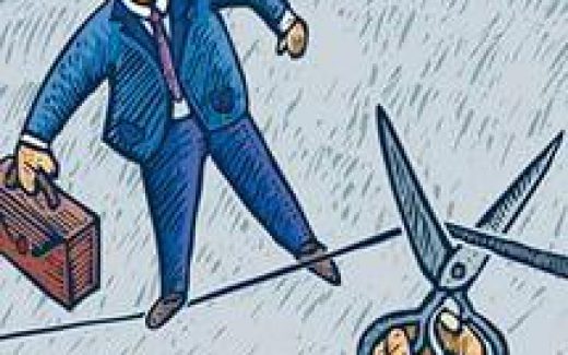 идет по канату