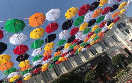 Инсталляция "Аллея зонтиков" в Сумах