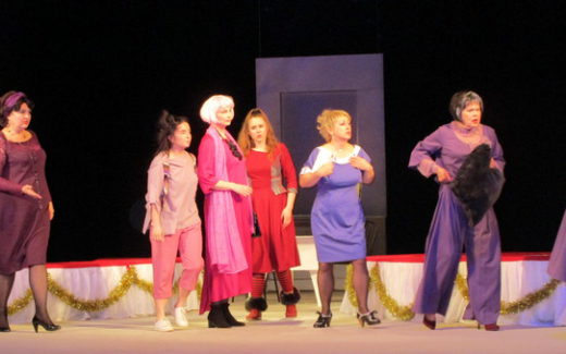 Суми "Вісім люблячих жінок"