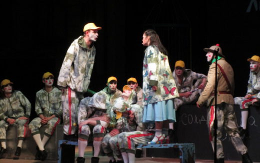 Фрагмент вистави Бертольд Брехт "Людина є людина"