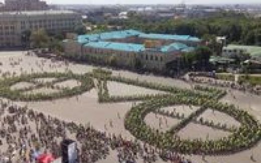 Рекорд Украины - самая большая фигура велосипеда, выстроенная велосипедистами