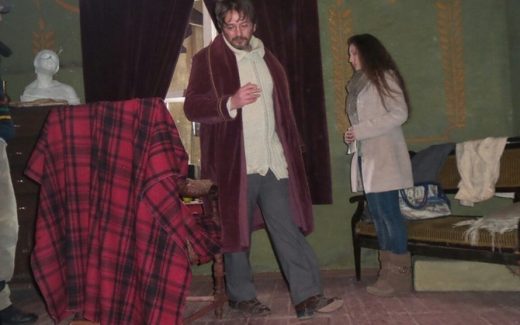 мужчин аи женщина разговаривают