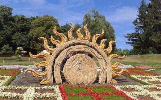 ленд-арт скульптура в Киеве