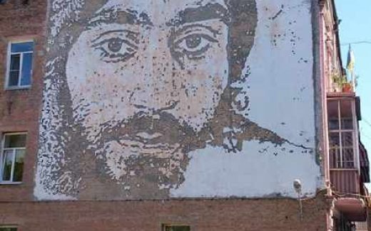 В Киеве появился большой портрет погибшего на Майдане Нигояна.