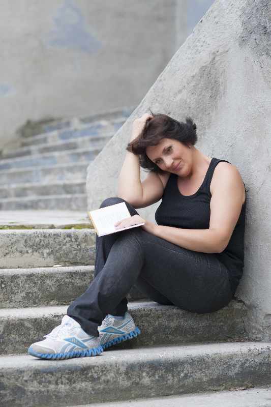 девушка с книгой