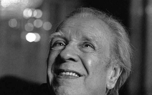 Хорхе Луис Борхес улыбается