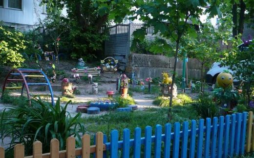сумской благоустроенный дворик (веселые звери , сделанные своими руками)
