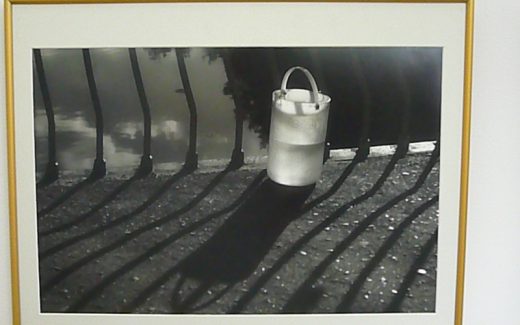 ведро с водой светится