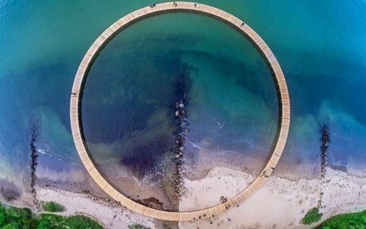 В даниипостроили мост круглой формы для прогулок