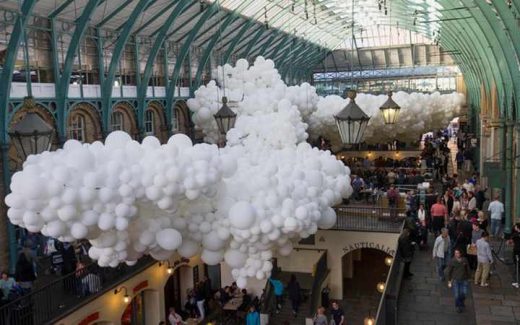 инсталляция «Сердцебиение» в лондонском Ковент-Гарден из из 100 000 воздушных шаров