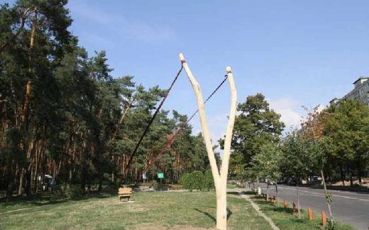арт-обїект большая рогаткав в Киеве