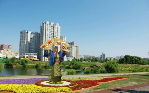 Цветочная скульптура Берегини-Матери