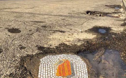 мозайка - как метод заделки ямы на дороге