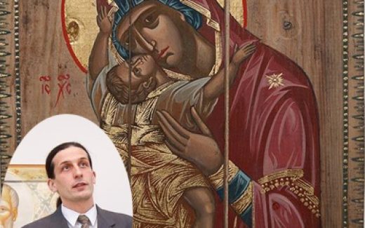 Иконописец Александр Клименко создает на досках - настоящие канонические образы. Это, к примеру, "Богородица с Младенцем"