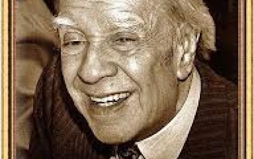 Хорхе Луис Борхес улыбается