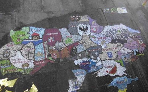 Арт-объект: карта Украины с высоты птичьего полета
