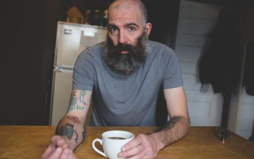 папа-тату - Кит Андерсон - правая рука его покрыта татуировками по рисункам сына