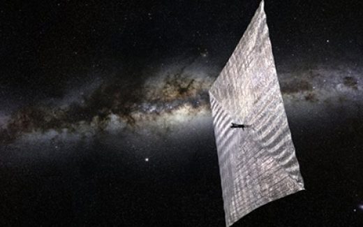 космический корабль с графеновым парусом