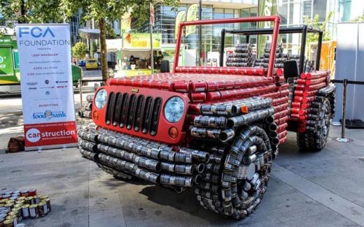 Инсталляция Jeep, собранная из 4500 консервных банок