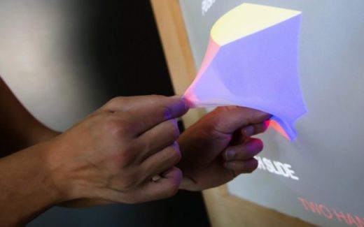 технология позволяет вытягивать изображение за пределы экрана