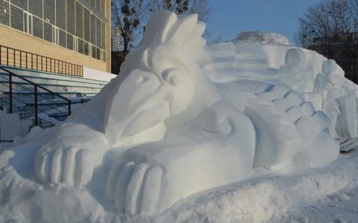 снежная скульптурная композиция "Рыцари, Грифон, Дракон"