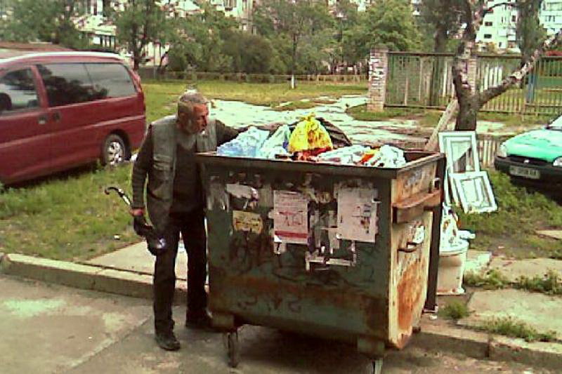 мусорка, бомж