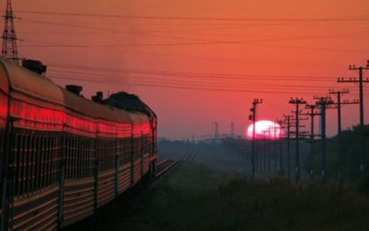 поезд уходит в закат