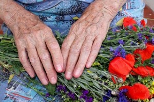 мамині руки, мамины руки, полевые цветы