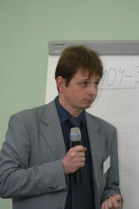 начальник, мужчина с микрофоном